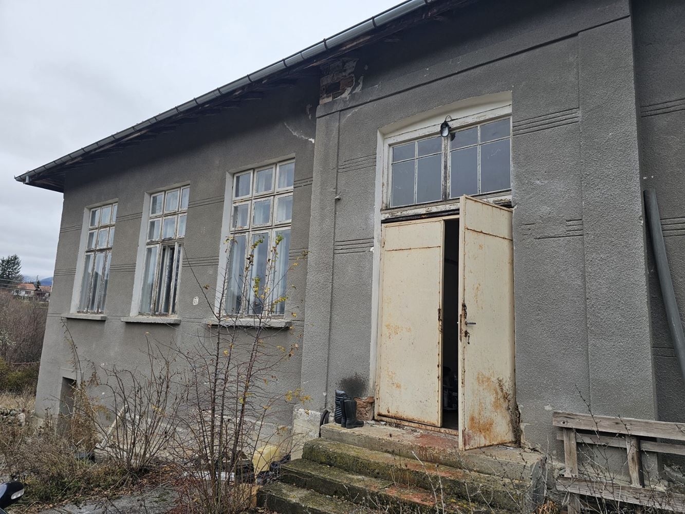 Къща, с.Ярловци, 286 м²